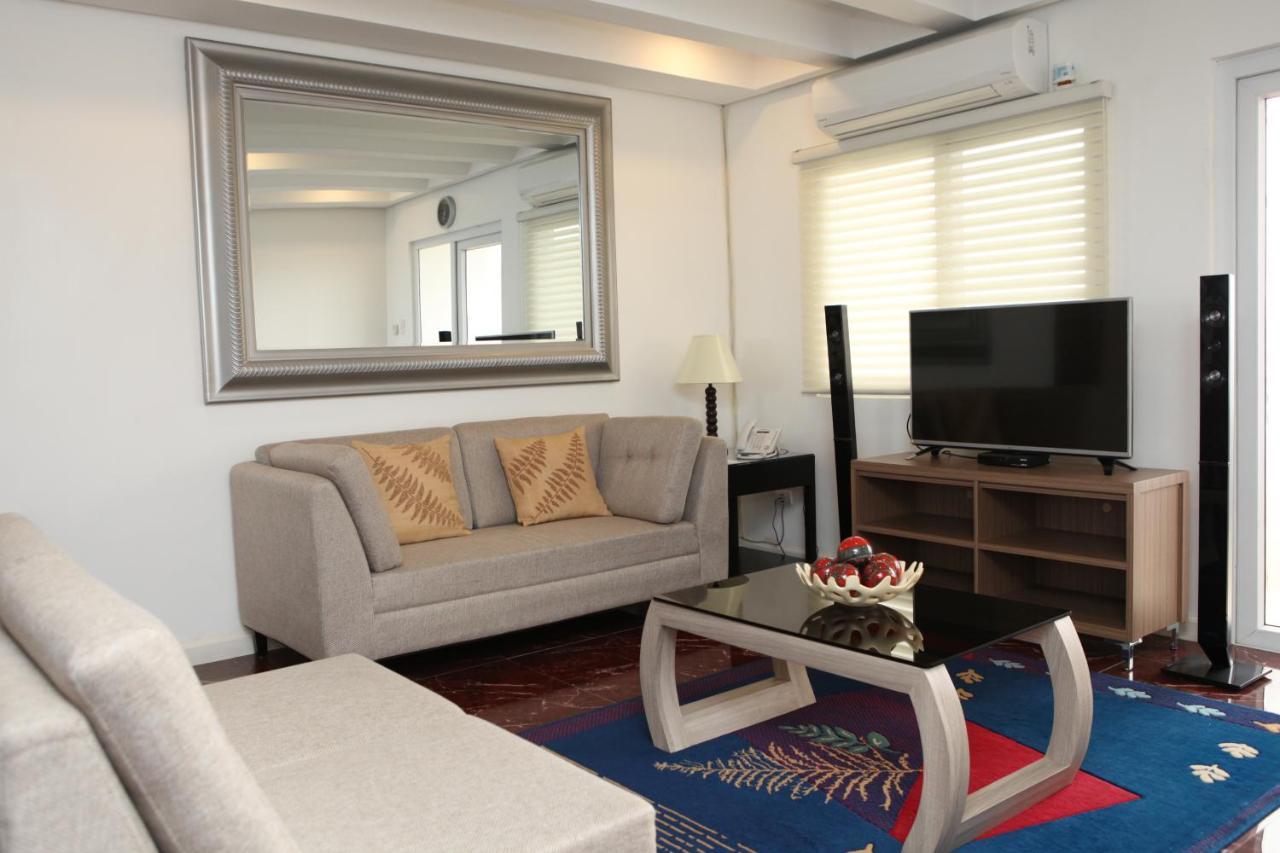 Centtro Residences Los Banos  Bagian luar foto